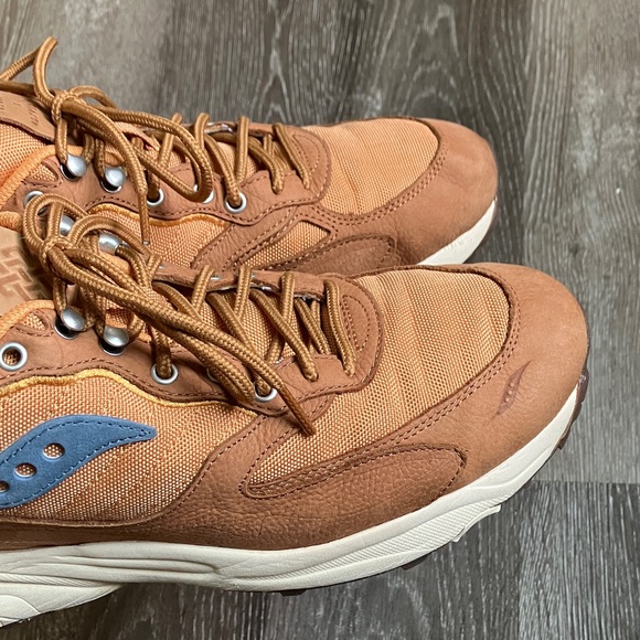 Saucony 3D Grid Hurricane
Endless Knot - Picture 16 of 17